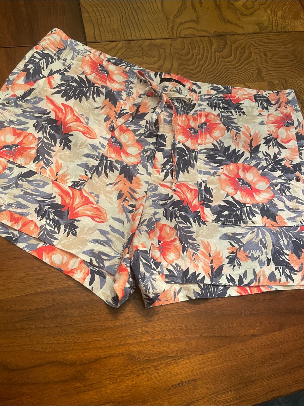 GAP Women's Floral Drawstring Shorts - Coral & Navy M25